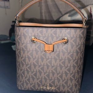 Michael Kors Bucket purse